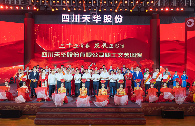 1693442309159912.jpg 01演职人员与领导合影.jpg
